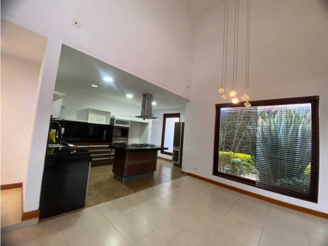 Casa de 4 alcobas en venta en Ub Calatrava, Cajicá, 210 m² · foto 2 de 14