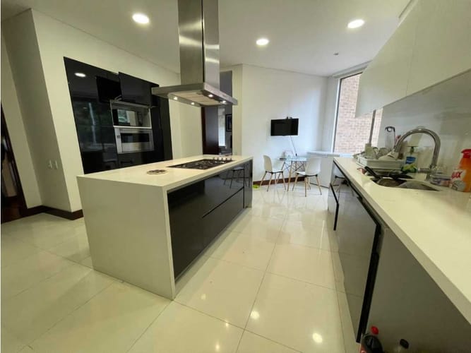 Apartamento de 4 alcobas en venta en Cerros De Suba, Bogotá, 280 m² · foto 7 de 14
