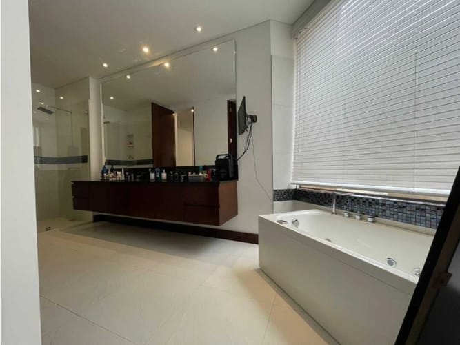 Apartamento de 4 alcobas en venta en Cerros De Suba, Bogotá, 280 m² · foto 9 de 14
