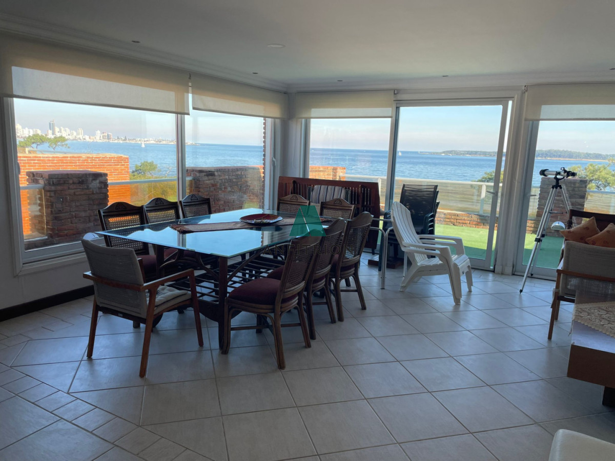 Venta - Apartamento 3 Dormitorios y Dependencia, Primera Línea. Playa Mansa