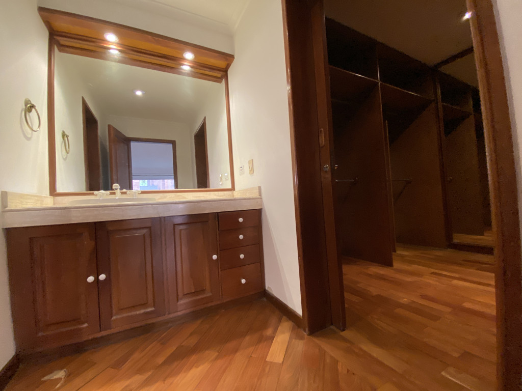 Apartamento en venta en Los Rosales, Bogotá · foto 21 de 22