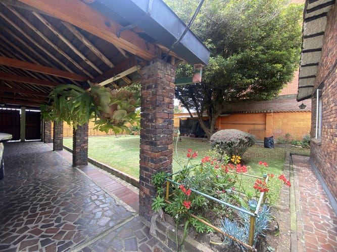 Casa de 3 alcobas en venta en Cedritos, Bogotá, 229 m² · foto 2 de 12