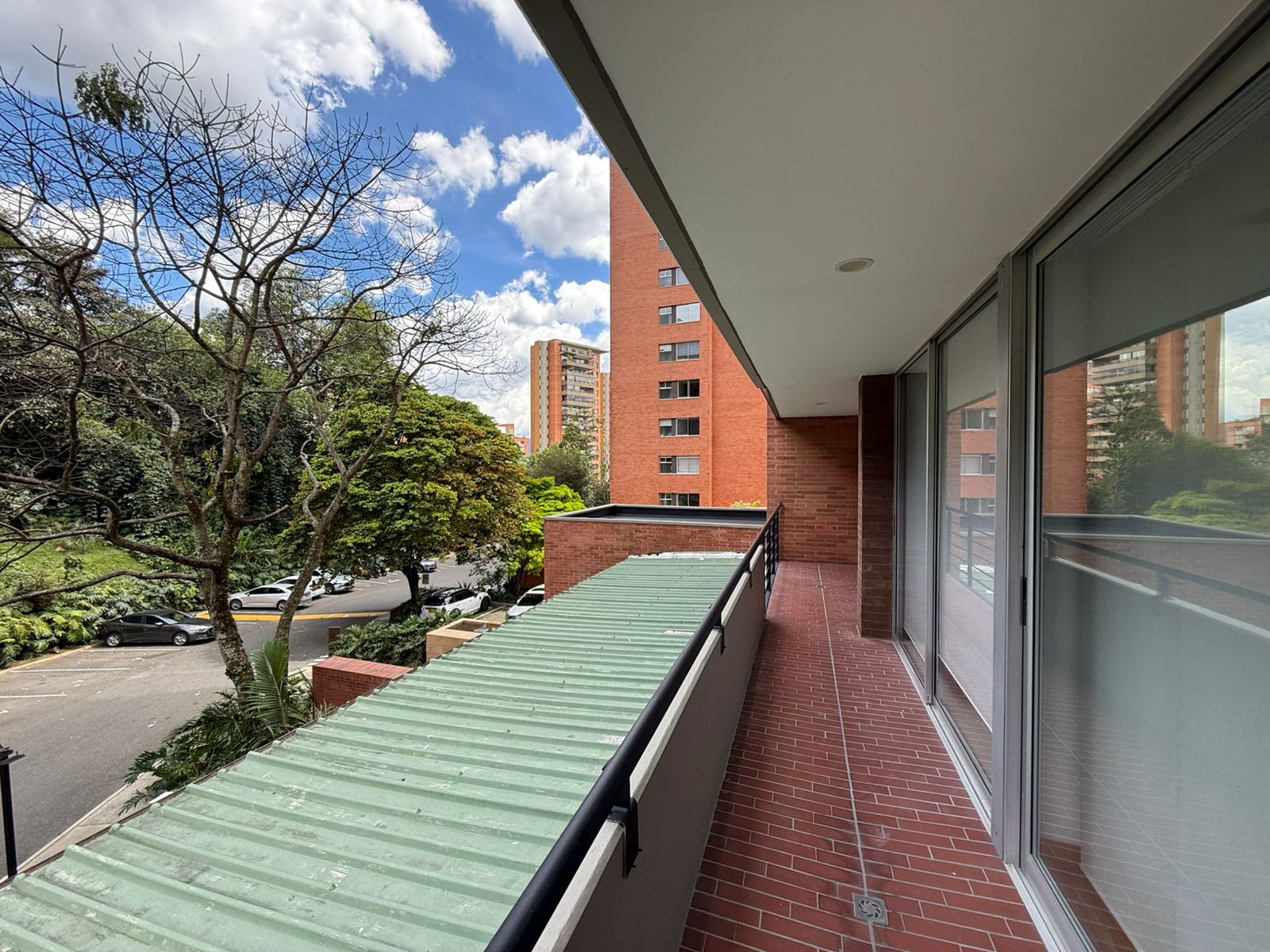 Apartamento en arriendo en El Poblado, Medellín · foto 3 de 10