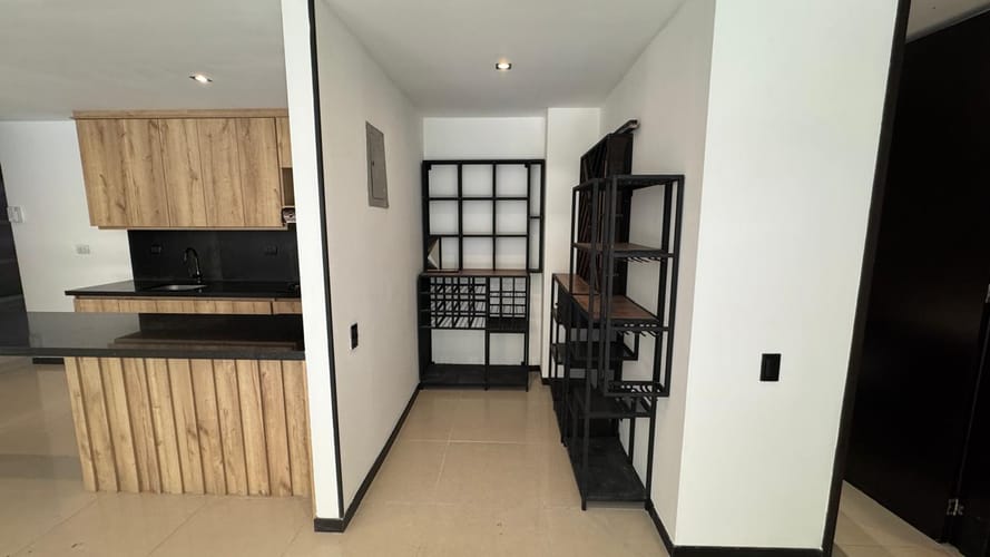 Apartamento de 3 alcobas en arriendo en Altos Del Poblado, Medellín, 210 m² · foto 4 de 10