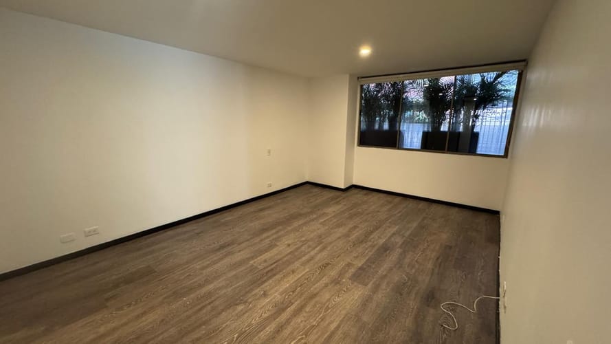 Apartamento de 3 alcobas en arriendo en Altos Del Poblado, Medellín, 210 m² · foto 5 de 10