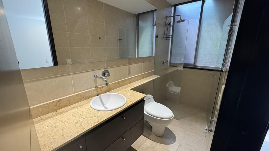 Apartamento de 3 alcobas en arriendo en Altos Del Poblado, Medellín, 210 m² · foto 9 de 10