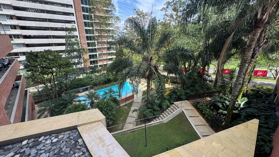 Apartamento de 3 alcobas en arriendo en Altos Del Poblado, Medellín, 210 m² · foto 10 de 10