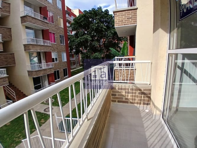 Apartamento de 3 alcobas en arriendo en Quintas Del Llanito, Girón, 64 m² · foto 4 de 19