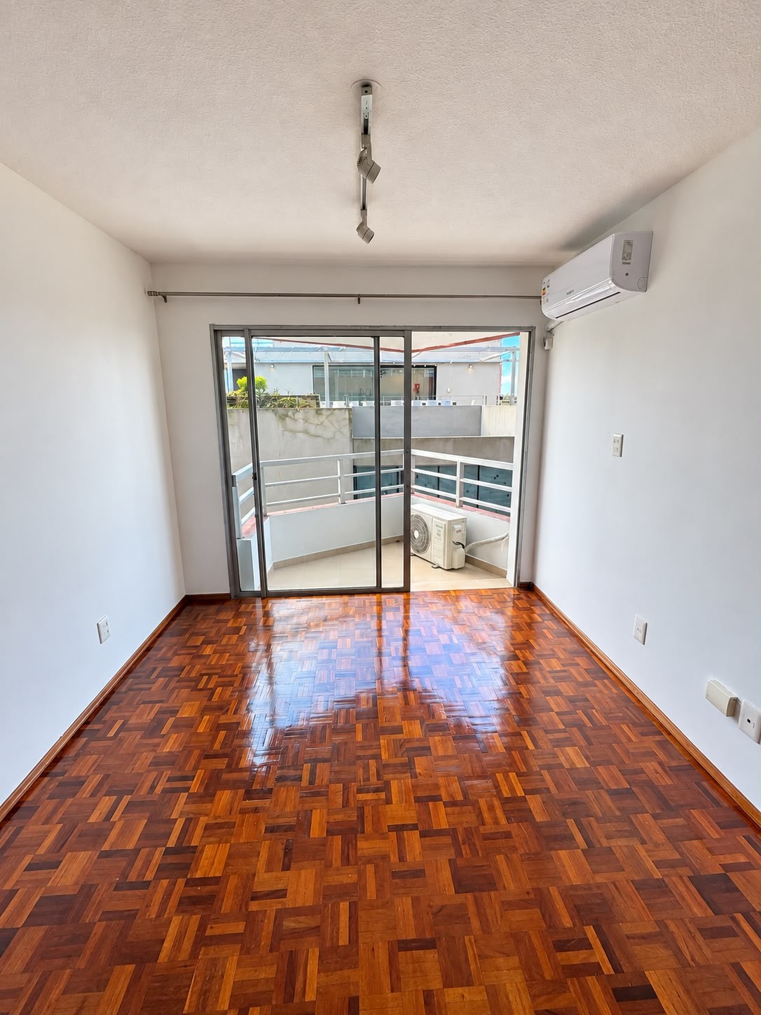 MONOAMBIENTE PUNTA CARRETAS PISO 4 CONTRAFRENTE · Foto 2
