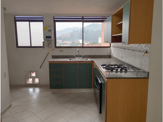 Apartamento en arriendo en La Castellana, Medellín, 90 m² · foto 3 de 21