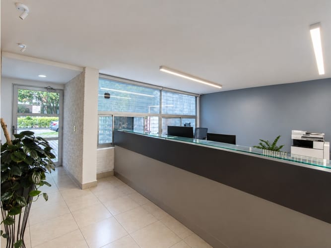 Casa de 8 alcobas en venta en Suramericana, Medellín, 423 m² · foto 2 de 24