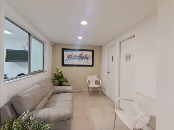 Casa de 8 alcobas en venta en Suramericana, Medellín, 423 m² · foto 3 de 24