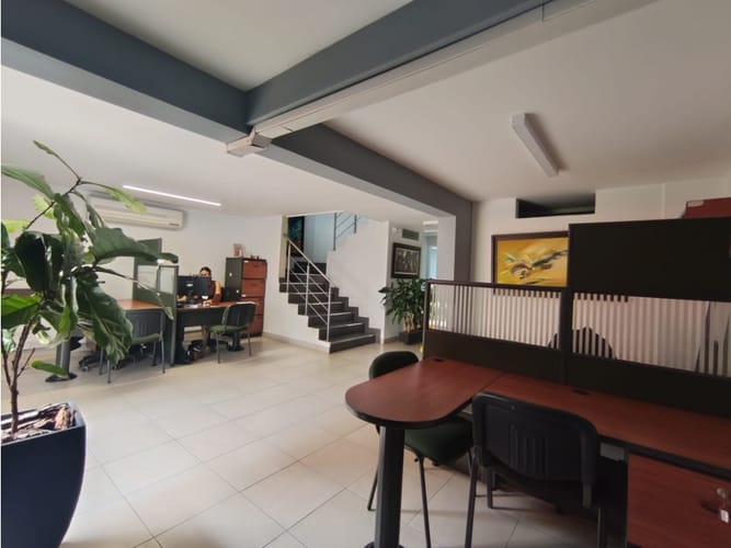 Casa de 8 alcobas en venta en Suramericana, Medellín, 423 m² · foto 11 de 24