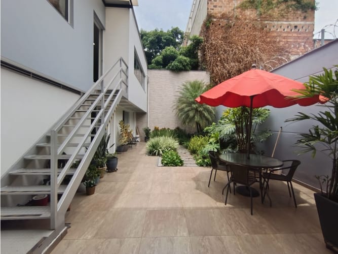 Casa de 8 alcobas en venta en Suramericana, Medellín, 423 m² · foto 12 de 24