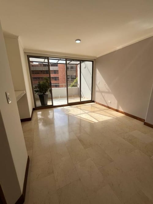 Apartamento de 3 alcobas en arriendo en Las Lomas, Medellín, 95 m² · foto 2 de 11
