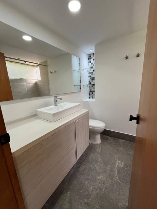 Apartamento de 3 alcobas en arriendo en Las Lomas, Medellín, 95 m² · foto 10 de 11