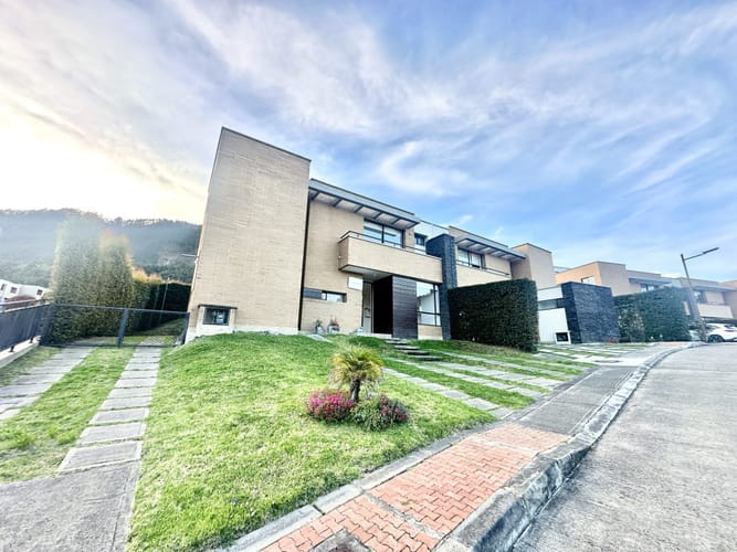 Casa en venta en Centro, Cajicá · foto 2 de 24