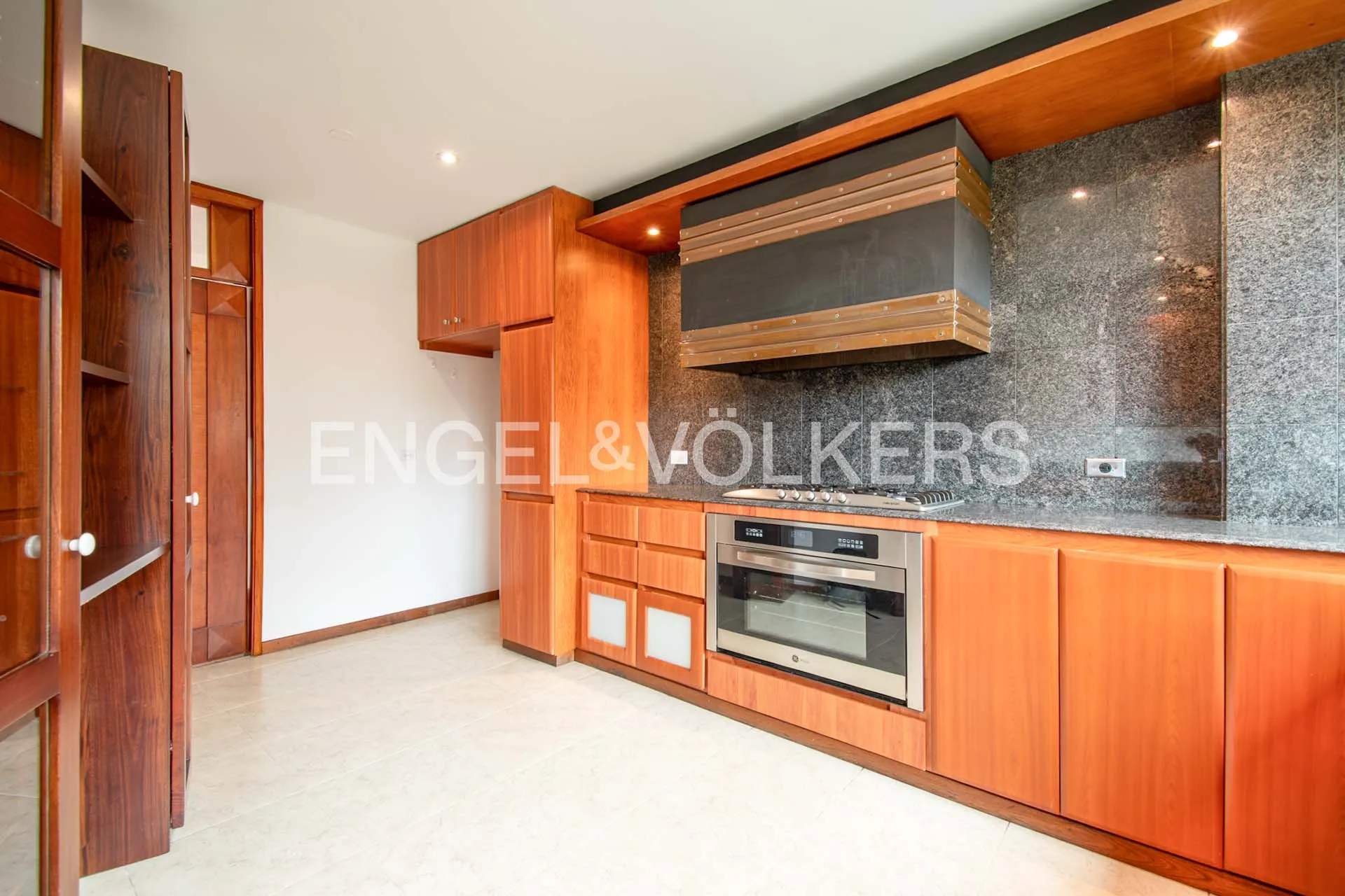 Apartamento en venta en Los Rosales, Bogotá · foto 8 de 19