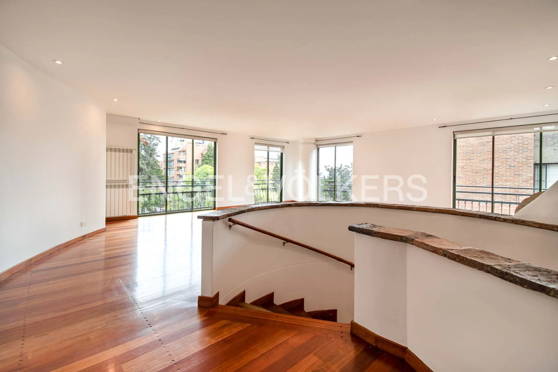 Apartamento en venta en Los Rosales, Bogotá · foto 2 de 19