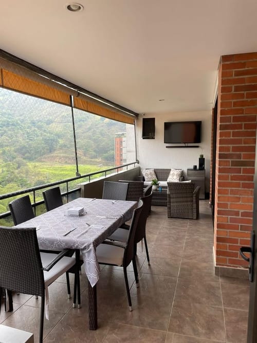 Apartamento de 3 alcobas en venta en Aguacatal, Cali, 192 m² · foto 2 de 24
