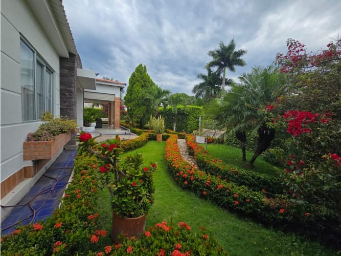Casa de 4 alcobas en venta en La Libertad, Neiva, 300 m² · foto 2 de 18