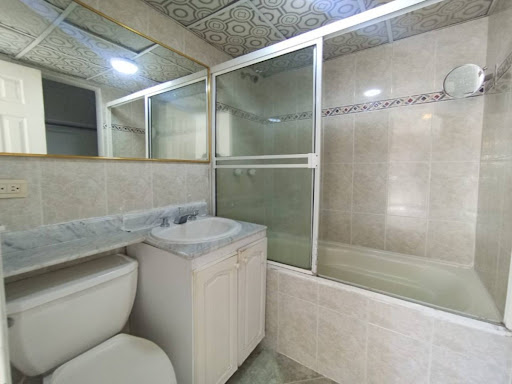 Apartamento en arriendo en Castropol, Medellín · foto 13 de 24