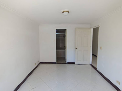 Apartamento en arriendo en Castropol, Medellín · foto 14 de 24