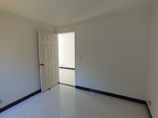 Apartamento en arriendo en Castropol, Medellín · foto 15 de 24