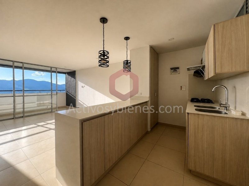 Apartamento en arriendo en El Poblado, Medellín · foto 3 de 17