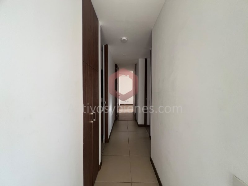 Apartamento en arriendo en El Poblado, Medellín · foto 5 de 17