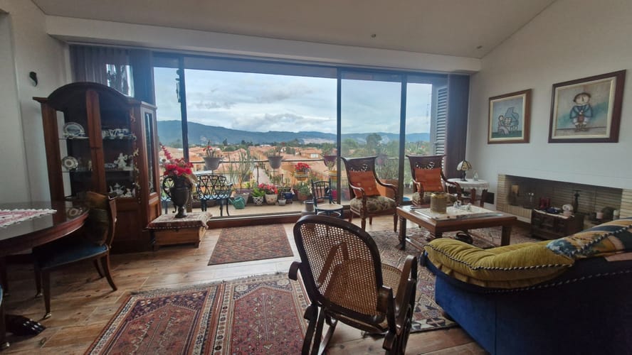 Apartamento de 2 alcobas en arriendo en Camino De Arrayanes, Bogotá, 230 m² · foto 2 de 24