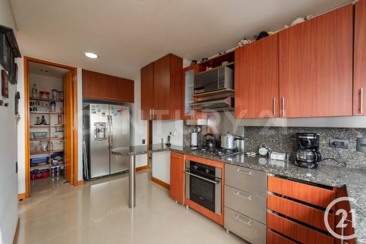 Apartamento de 3 alcobas en arriendo en Los Naranjos, Medellín, 210 m² · foto 7 de 20