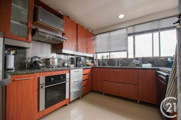 Apartamento de 3 alcobas en arriendo en Los Naranjos, Medellín, 210 m² · foto 8 de 20