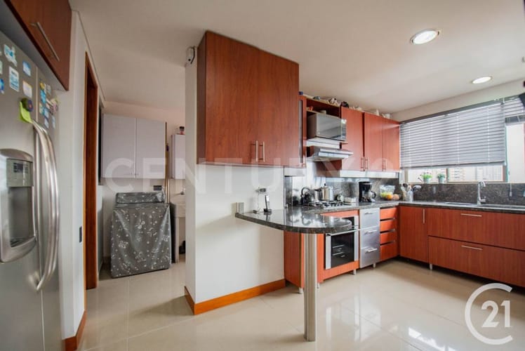 Apartamento de 3 alcobas en arriendo en Los Naranjos, Medellín, 210 m² · foto 9 de 20