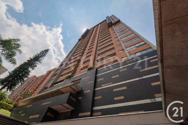 Apartamento de 3 alcobas en arriendo en Los Naranjos, Medellín, 210 m² · foto 17 de 20