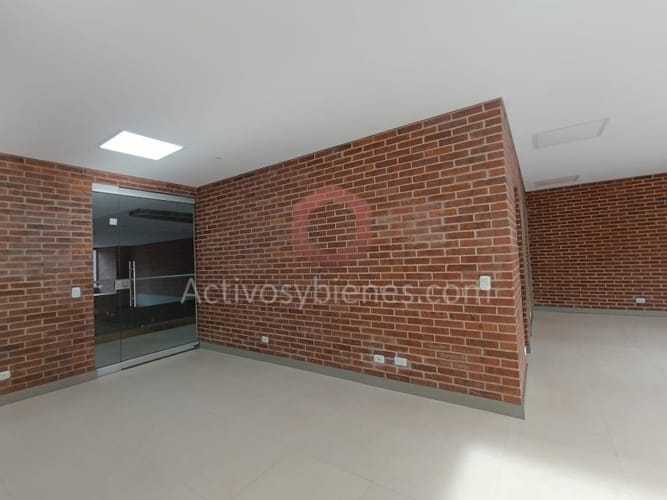 Oficina en arriendo en El Poblado, Medellín, 136 m² · foto 3 de 16