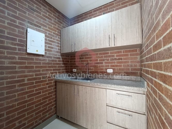 Oficina en arriendo en El Poblado, Medellín, 136 m² · foto 4 de 16