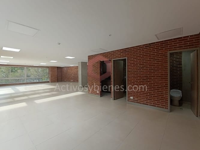 Oficina en arriendo en El Poblado, Medellín, 136 m² · foto 7 de 16