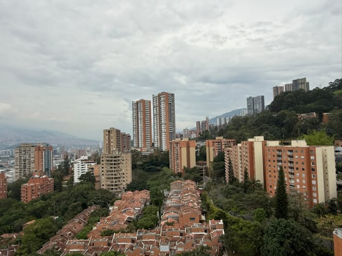 Apartamento de 2 alcobas en venta en El Poblado, Medellín, 117 m² · foto 6 de 16