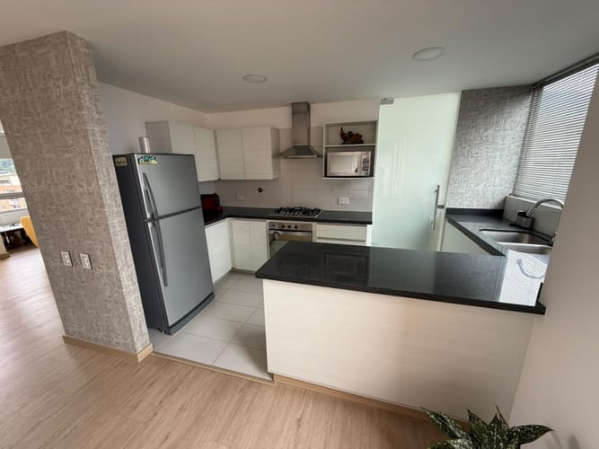 Apartamento de 2 alcobas en venta en El Poblado, Medellín, 117 m² · foto 8 de 16