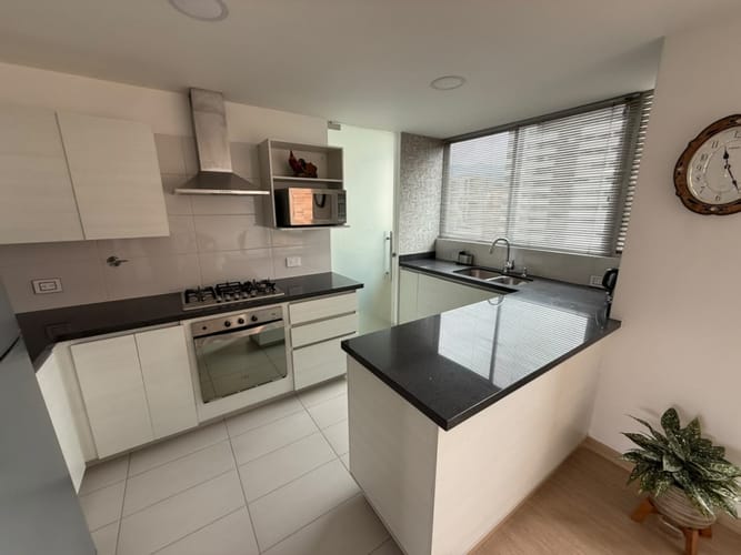 Apartamento de 2 alcobas en venta en El Poblado, Medellín, 117 m² · foto 9 de 16