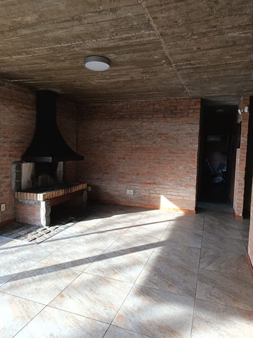 Exclusiva Residencia en El Pinar: 4 Dormitorios, 2 Baños, Piscina, Parrillero y Cocheras, a Pasos de la Playa y el Arroyo. - foto 5