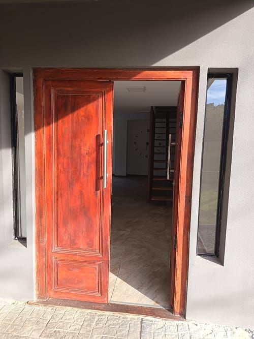 Exclusiva Residencia en El Pinar: 4 Dormitorios, 2 Baños, Piscina, Parrillero y Cocheras, a Pasos de la Playa y el Arroyo. - foto 3
