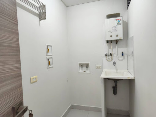 Apartamento en arriendo en Castropol, Medellín · foto 17 de 18