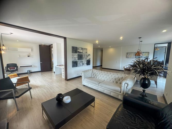 Apartamento de 3 alcobas en venta en Cerros De Suba, Bogotá, 289 m² · foto 2 de 22