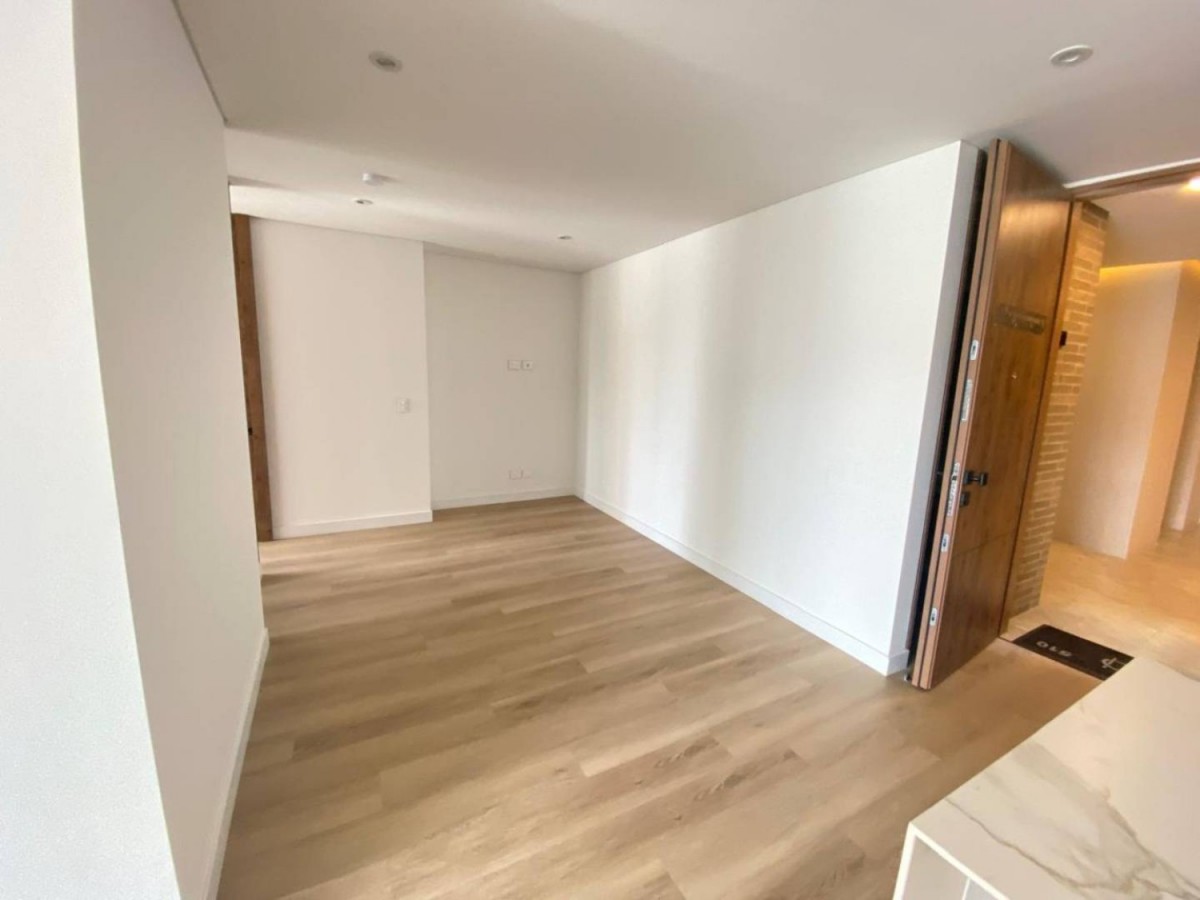 Apartamento en venta en El Refugio, Bogotá · foto 3 de 24