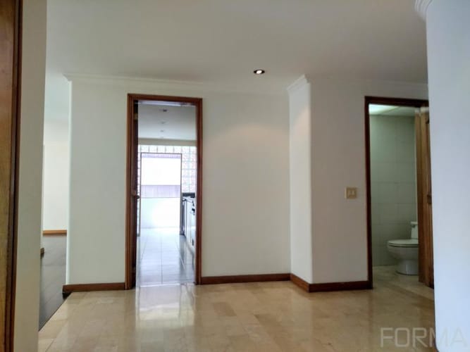 Apartamento de 3 alcobas en venta en Santa Barbara Occidental, Bogotá, 139 m² · foto 6 de 20
