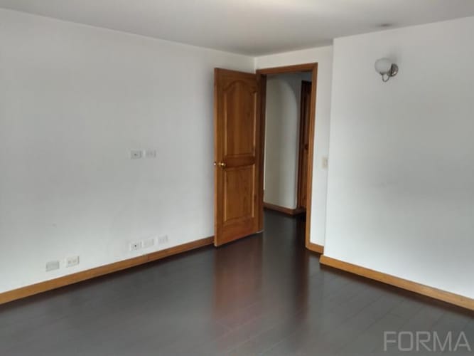 Apartamento de 3 alcobas en venta en Santa Barbara Occidental, Bogotá, 139 m² · foto 8 de 20