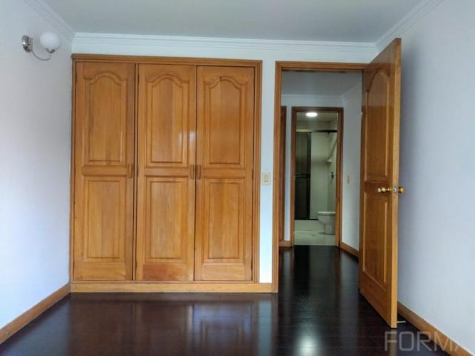 Apartamento de 3 alcobas en venta en Santa Barbara Occidental, Bogotá, 139 m² · foto 10 de 20