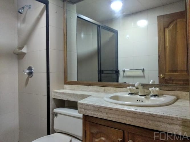 Apartamento de 3 alcobas en venta en Santa Barbara Occidental, Bogotá, 139 m² · foto 16 de 20